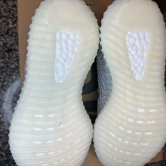 Yeezys (youth) - Picture 7 of 8